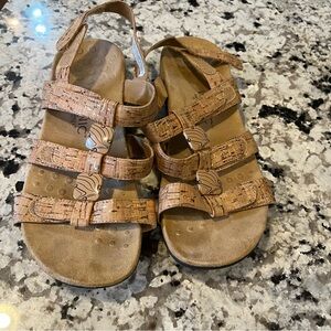 Vionic Amber Orthoheel strappy sandals womans size 9. EU 39